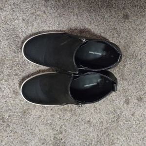 Black and white size 8 in womens brand time Tru